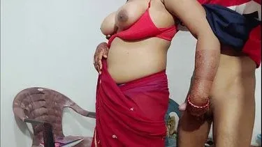 Bhabhi In Saree Giving Dick  Massage And Fucking