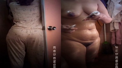 Sexy Housewife Takes A Quick Shower Naked Viral Sex Videos