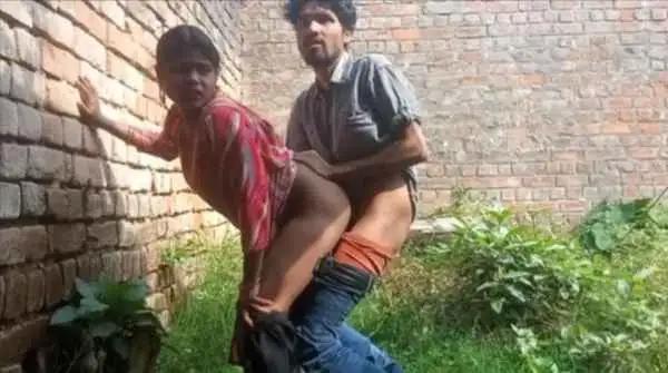 Real Desi Village Bhabhi Jungle Sex Behind House